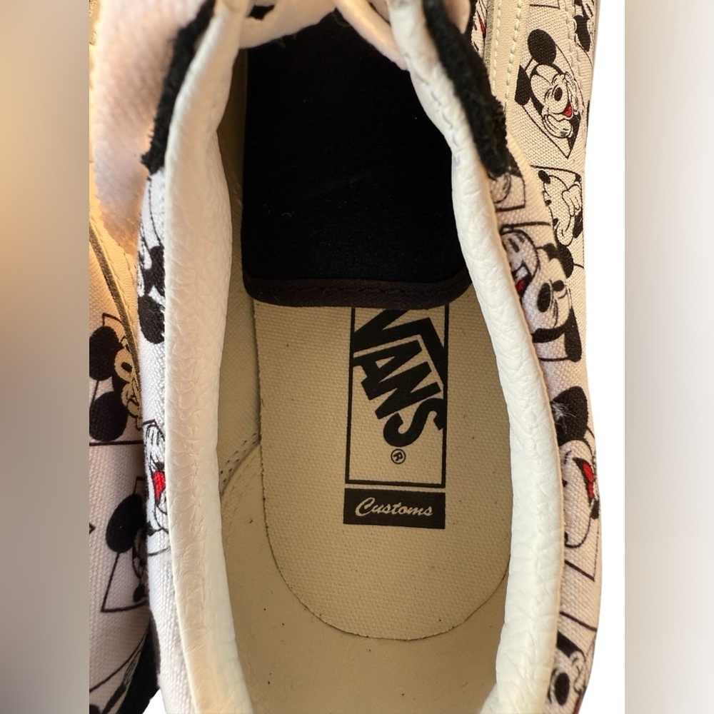 New Vans Men’s Old Skool Size 10 Many Faces of Mickey Mouse 100th Anniversary - Picture 9 of 11